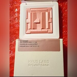 HAUS LABS BY LADY GAGA Bio-Radiant™ Gel-Powder Highlighter "Rose Quartz"